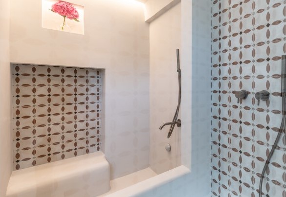 En suite bathroom with tub and shower – Masseria Profilo