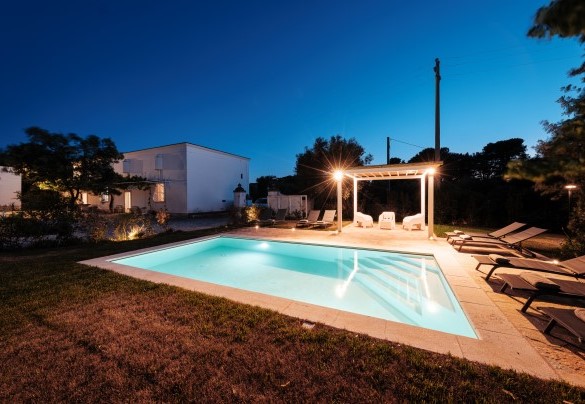 The pool with Roman steps at night - Masseria Profilo