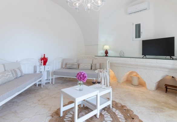 Sitting room in unit 2 – Masseria Profilo