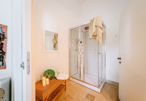 En suite bathroom with shower n.4 - Masseria Samali