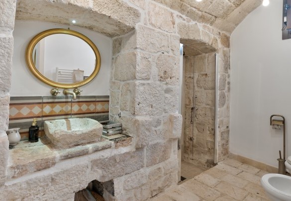 Bathroom on the ground floor – Masseria Tarsia Incuria 