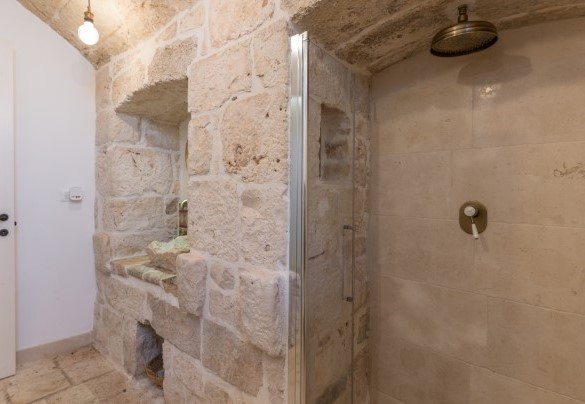 Bathroom on the ground floor – Masseria Tarsia Incuria 