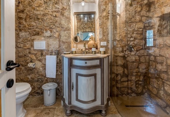 En suite bathroom with shower on first floor – Masseria Tarsia Incuria