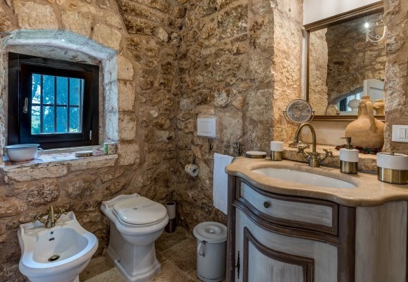 En suite bathroom with shower on first floor – Masseria Tarsia Incuria