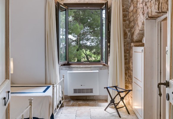 Twin bedroom (with joinable beds) on first floor with en-suite bathroom – Masseria Tarsia Incuria