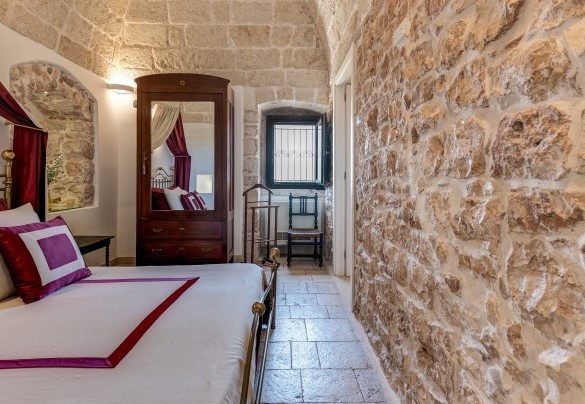 Double bedroom on first floor with ensuite bathroom and jacuzzi– Masseria Tarsia Incuria