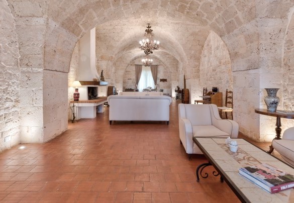 Main living room consisting of a sitting area with sofas and fireplace – Masseria Tarsia Incuria