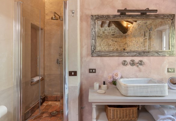 Bagno con vasca e doccia n.2 en-suite alla camera n.2 - Molino L’Oppino