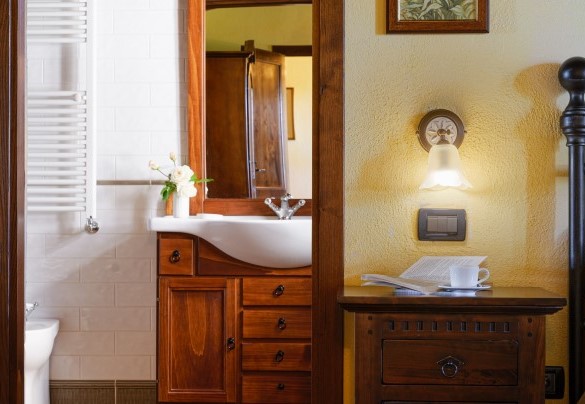 Bagno con doccia n.1, en-suite alla camera n.1– Montebendico 