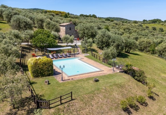 La proprietà recintata si estende per circa 1,5 ettari – Montebendico