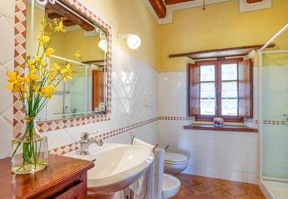Bagno con doccia n.2 accanto alla camera doppia n.2 – Montebendico 