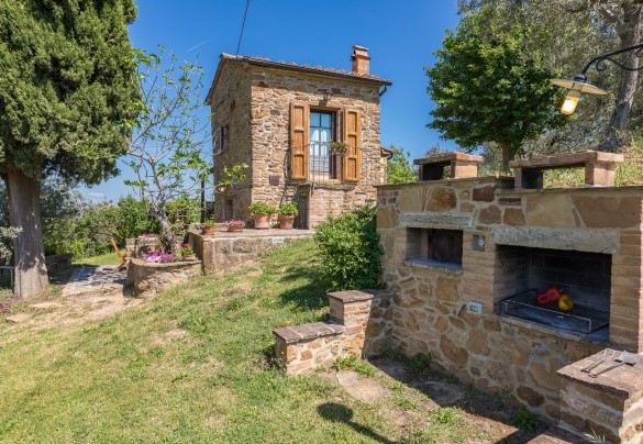 The Brickwork barbecue just few steps away from the house - Monterzi