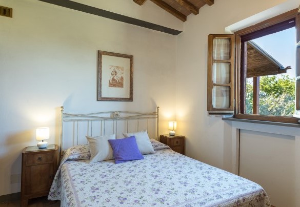 Double bedroom on the ground floor - Monterzi
