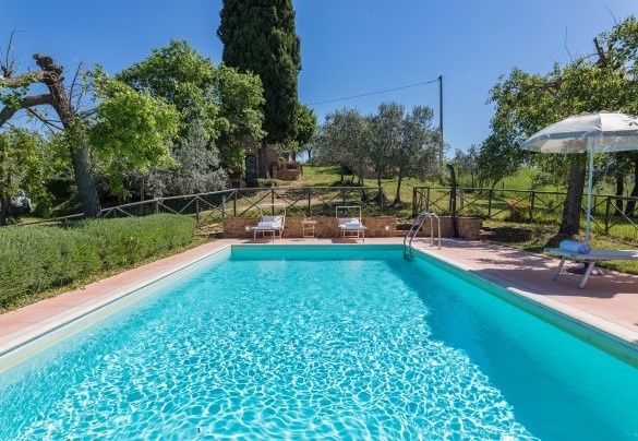 The pool measures 4 x 8 m with a constant depth of 1.10 m - Monterzi