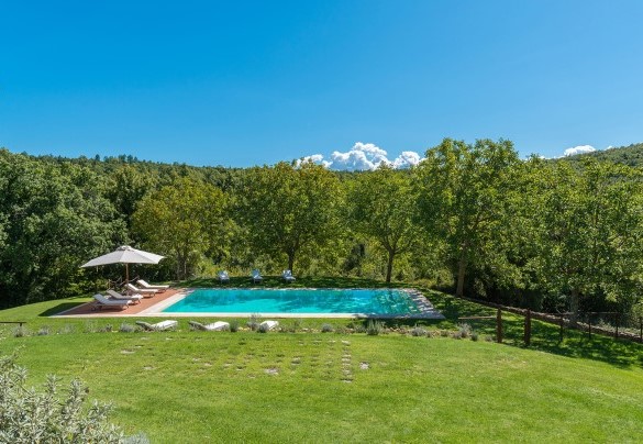 The vast backdrop of the characteristic Tuscan hills - Monticchia