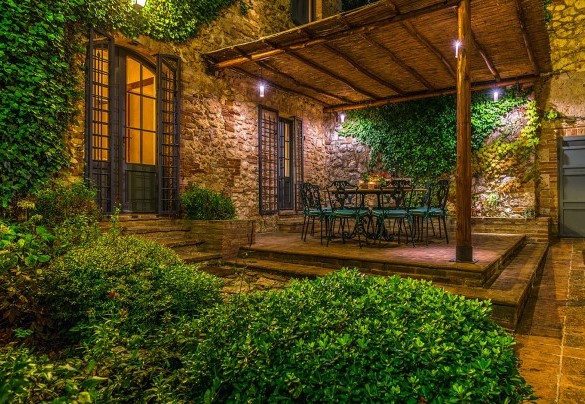 The space between the houses at night - Monticchia