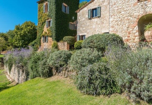 The park immersed in seasonal scents and breathtaking colors - Monticchia