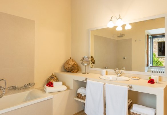 The bathroom n.3 on the first floor - Monticchia