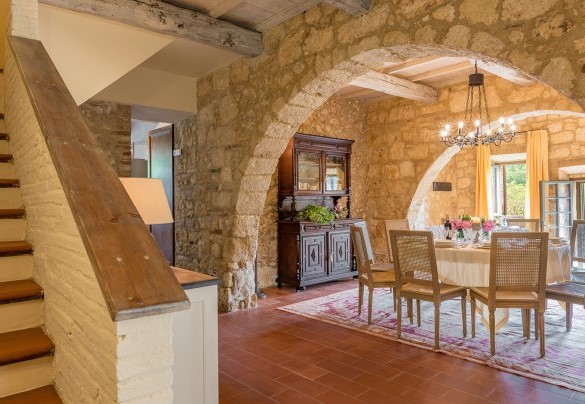 Stairs from the dining room lead to the upper floor - Monticchia