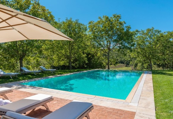 The property's panoramic pool - Monticchia