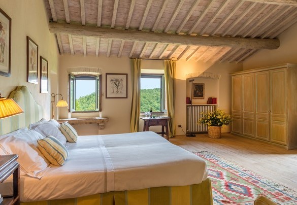 The spacious double bedroom n.1 on the first floor - Monticchia