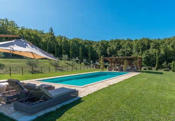 La zona prendisole dotata di lettini ed ombrellone - Muffato