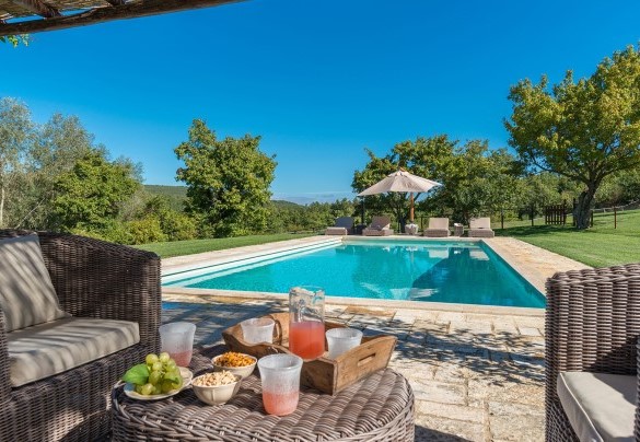 La zona prendisole dotata di lettini ed ombrellone - Muffato