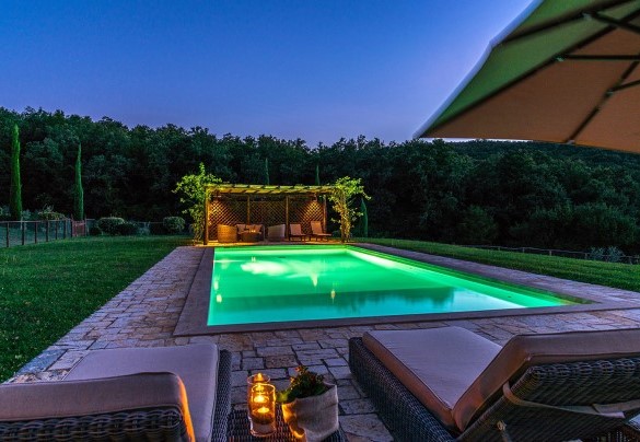 La piscina illuminata - Muffato