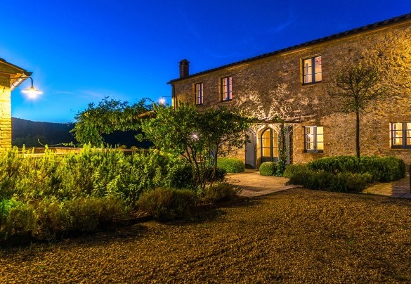 L'ingresso della villa di sera - Muffato