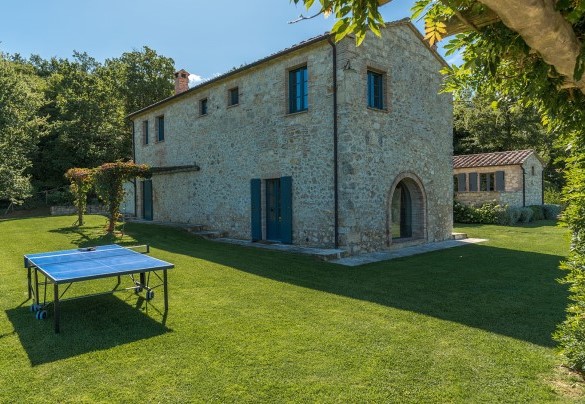 Sul lato panoramico della proprietà vi è un ulteriore pergolato per rilassarsi - Muffato