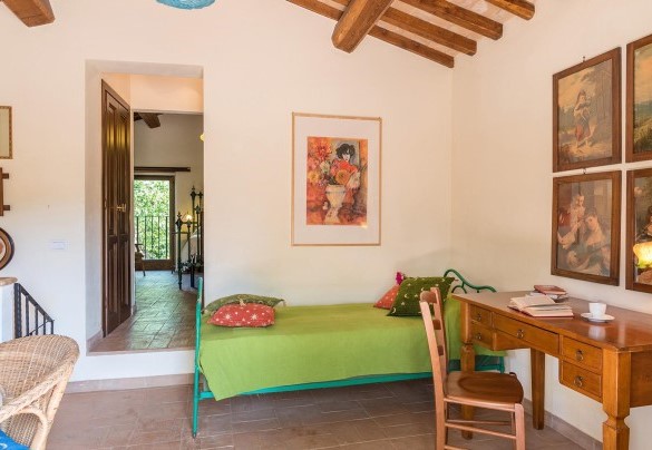 The TV room on the first floor with one single extra bed - Mulino della Quercia 2+1
