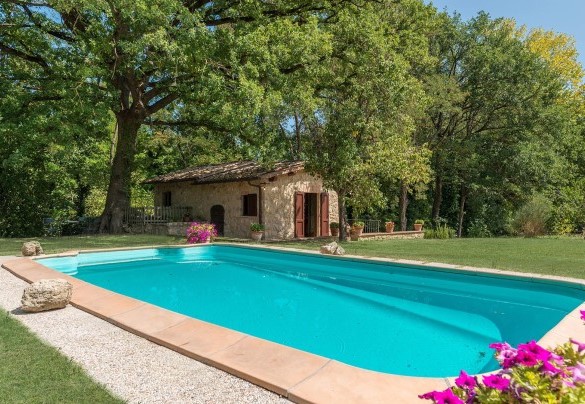 View of the pool located just few meters far from the house - Mulino della Quercia 2+1
