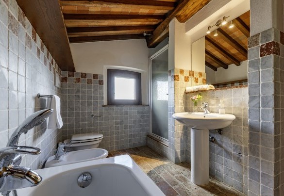 Bagno en suite con doccia e vasca n.1 - Muricciaglia