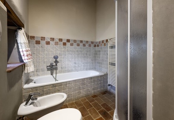 Bagno en suite con doccia e vasca n.2 - Muricciaglia