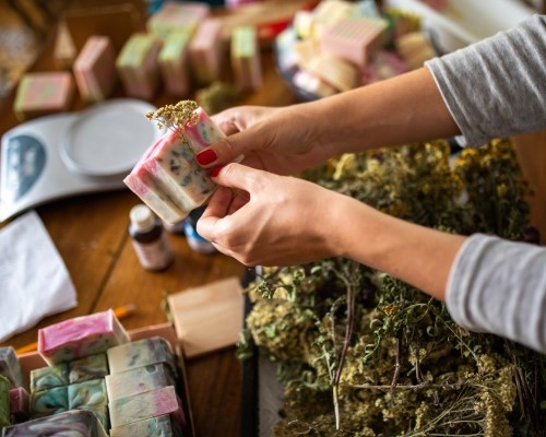 Laboratorio di saponificazione tra Umbria e Toscana