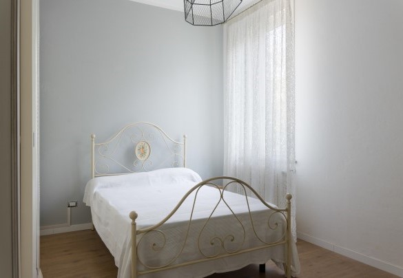 Double bedroom, with 140 cm wide bed, on the first floor - Nonna Isa 