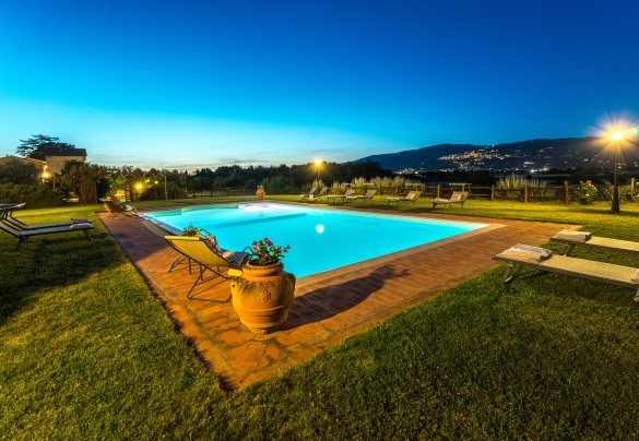 La zona piscina con panorama mozzafiato verso Cortona - Nonno Fernando