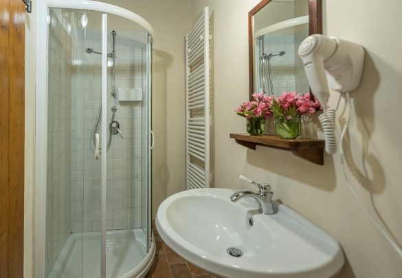 Bagno en-suite con doccia n.8 nell'annesso n.4 - Nonno Fernando 
