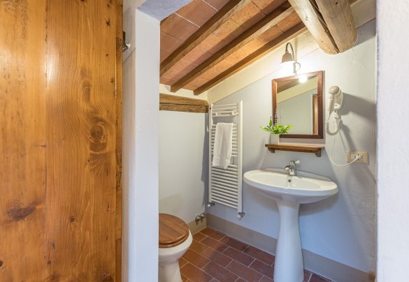 Bagno en-suite con doccia in soppalco nell'annesso n.2 - Nonno Fernando 