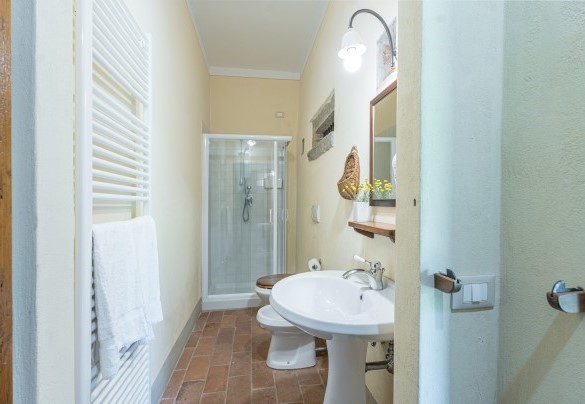  Bagno con doccia n.9 nell'annesso n.5 - Nonno Fernando 