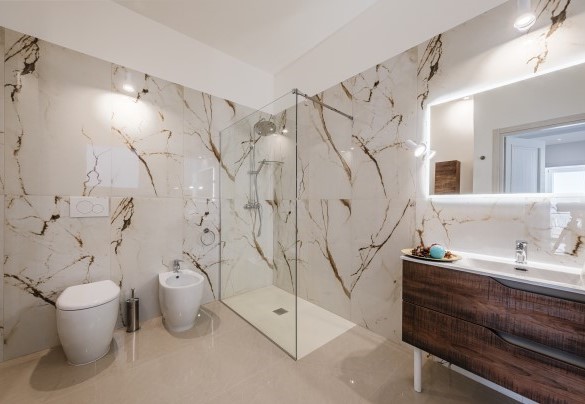 Bagno con doccia. Nova Domus