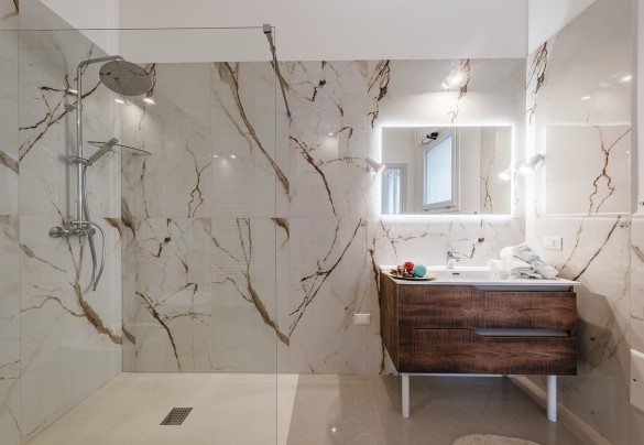 Bagno con doccia. Nova Domus