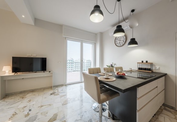 Comoda cucina attrezzata vista mare. Nova Domus