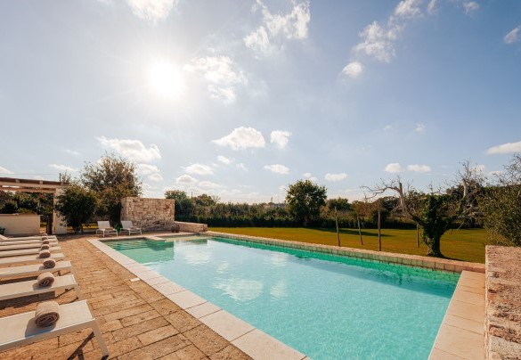 Un'oasi di relax che offre una magnifica vista sul rigoglioso giardino - Opuntia Trulli e Lamie