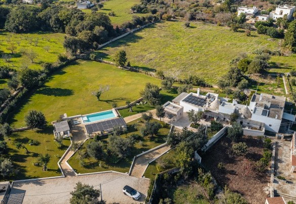 Veduta aerea della villa e del parco - Opuntia Trulli e Lamie