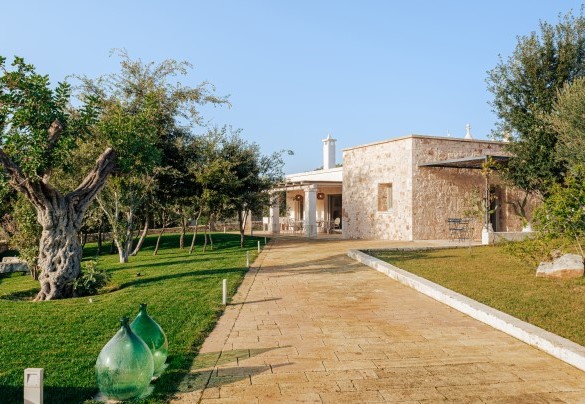 Patio attrezzato con il biliardino e con gazebo con area pranzo - Opuntia Trulli e Lamie