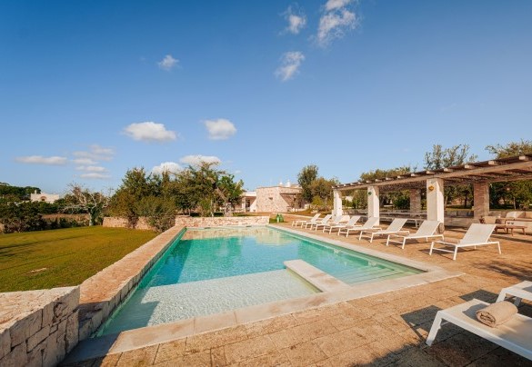 Spectacular swimming pool is surrounded by dry stone walls and framed by the lush garden - Opuntia Trulli e Lamie