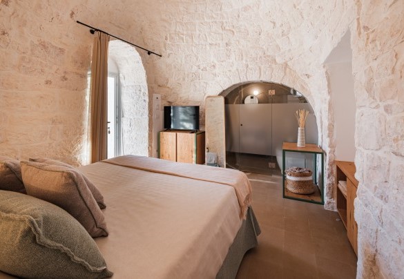 Double bedroom with divisible bed n.3 and en-suite bathroom - Opuntia Trulli e Lamie