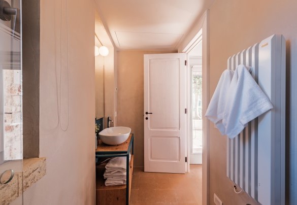En-suite bathroom with shower n. 5- Opuntia Trulli e Lamie