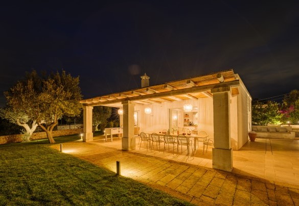 Patio attrezzato con il biliardino e con gazebo con area pranzo - Opuntia Trulli e Lamie